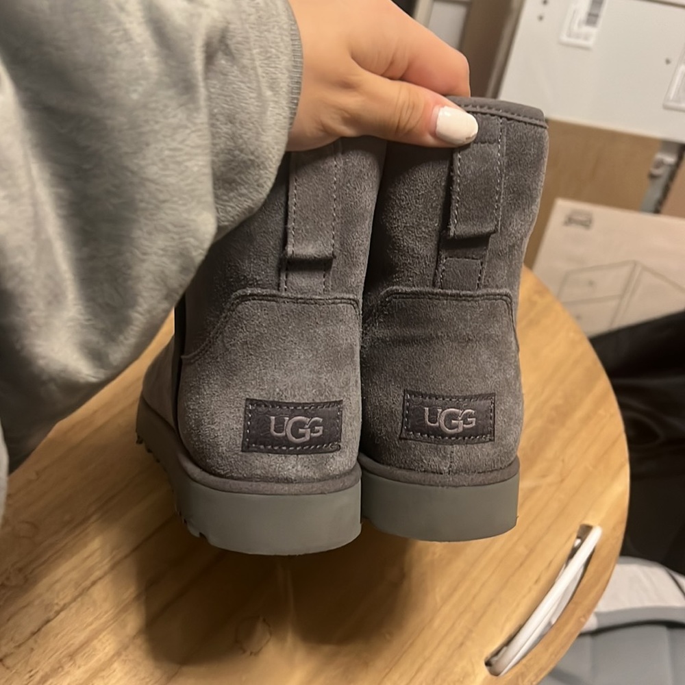 NEW!! GREY UGG MINIS size 8.5